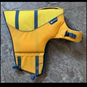 Almost new XL Ruffwear life jacket Ruffwear is the #1 company for companions